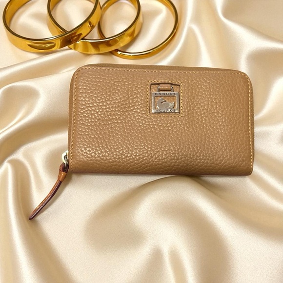 Dooney & Bourke medium Tan pebble Leather Wallet - Picture 1 of 6